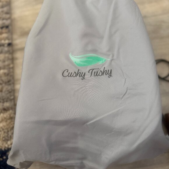 Cushy Tushy Foldable Travel seat cushion - Picture 1 of 5